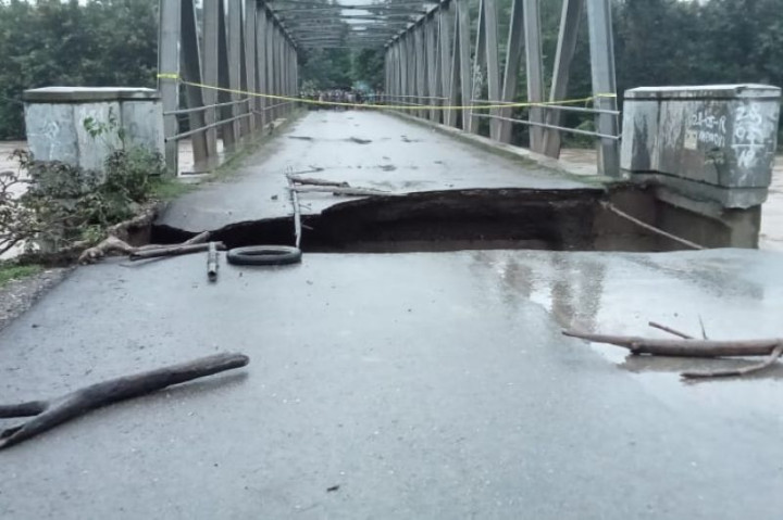 Jembatan Takari-Lelogama di Kabupaten Kupang Terputus Diterjang Banjir