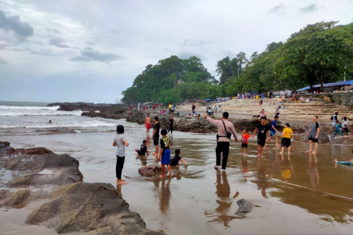 Libur Natal, Objek Wisata Pantai Selatan di Sukabumi Tetap Sepi