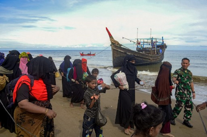 Terombang-ambing di Tengah Laut, 180 Rohingya Dikhawatirkan Tewas