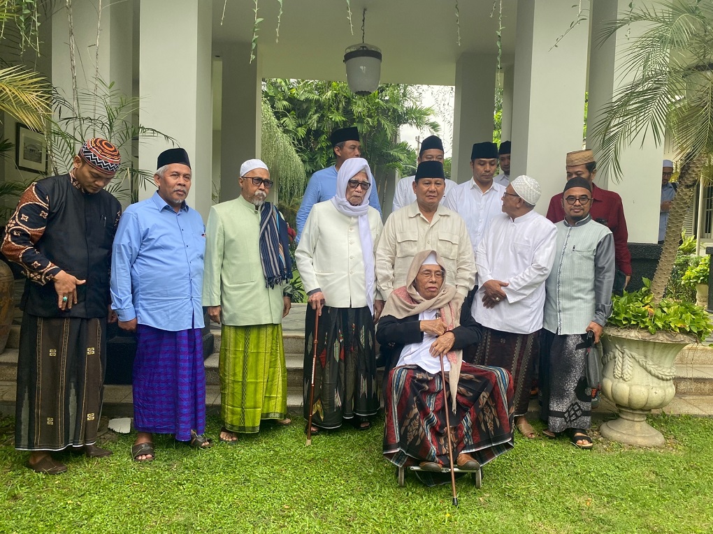 Minta Restu Nyapres, Prabowo Gelar Pertemuan Tertutup dengan Kiai Sepuh di Jatim