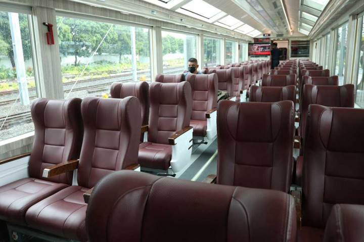 Merasakan Sensasi Naik Kereta Panoramic