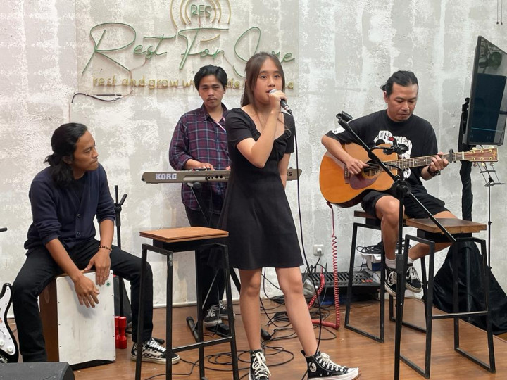 Idolakan Keisya Levronka, Penyanyi Remaja Mazaiya Rilis Lagu 'Teman Baik'