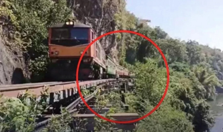 Turis Selandia Baru Tewas saat Swafoto di ‘Kereta Kematian’