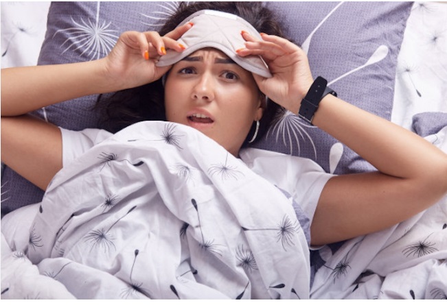 Pernah Mengalami Mimpi Terjatuh hingga Membuatmu Tersentak? Ini Penyebabnya