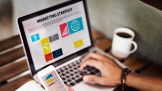 Strategi <i>Digital Marketing</i> Dongkrak Peningkatan Kinerja Bisnis Perusahaan