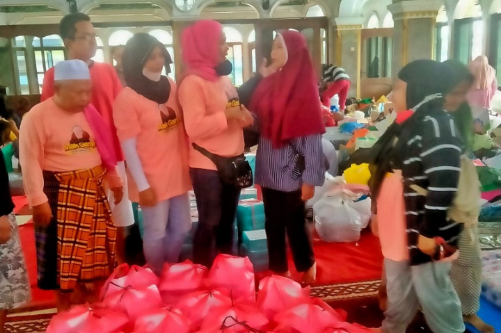Ratusan Bantuan Disebar ke Warga Terdampak Kebakaran di Mampang
