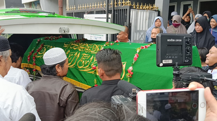 Keluarga Bersyukur Rekan Artis tak Tinggalkan Pak Ogah saat Sakit