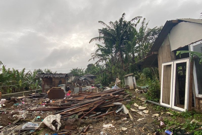 Bantuan Baju Bekas Jadi Masalah Serius Bagi Korban Gempa Cianjur