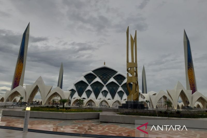 Polrestabes Bandung Siagakan 531 Personel Saat Peresmian Masjid Al Jabbar