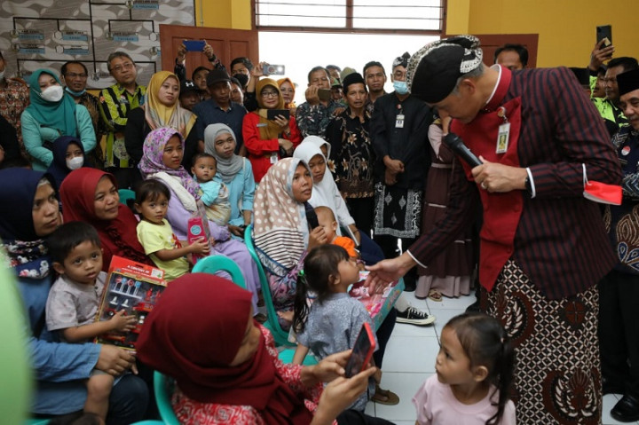 Tekan <i>Stunting</i>, Ganjar Serukan Program Gong Ceting di Wonosobo