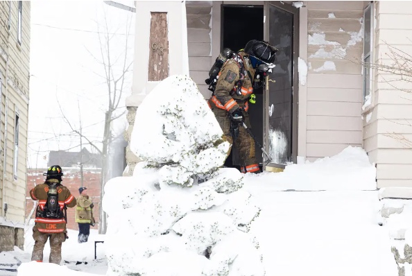 Korban Tewas Akibat Badai Salju di AS Mencapai 61 Orang