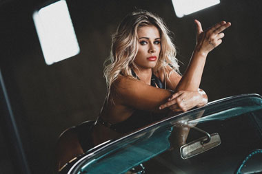 Model Seksi OnlyFans sekaligus Petarung MMA Ini Alami Patah Tulang