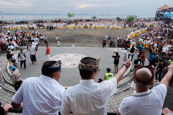 Menparekraf saat meresmikan Sirkuit All in One Jembrana, Bali Barat. (Foto: Kemenparekraf)