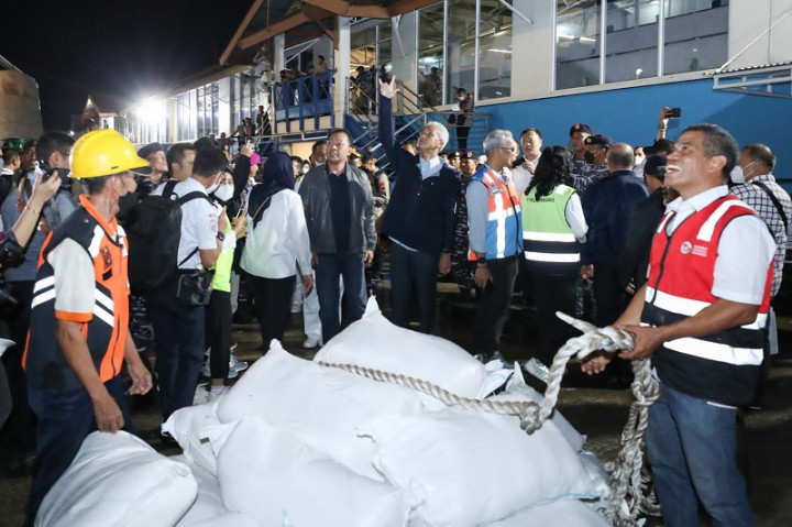 Ikut Lepas KM Kelimutu, Ganjar: Kebutuhan Pokok Tersedia