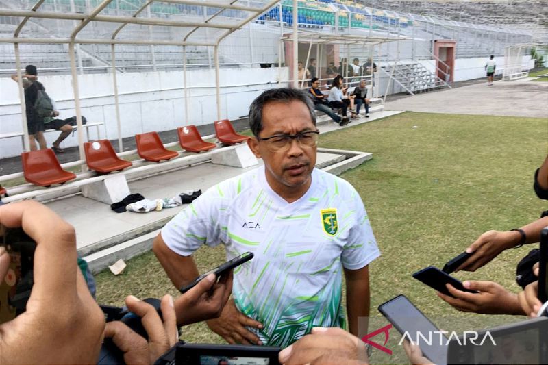 Pelatih Persebaya Surabaya Aji Santoso. (ANTARA/Naufal Ammar Imaduddin)