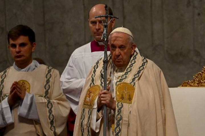 Paus Fransiskus Doakan Benediktus XVI di Misa Tahun Baru 2023