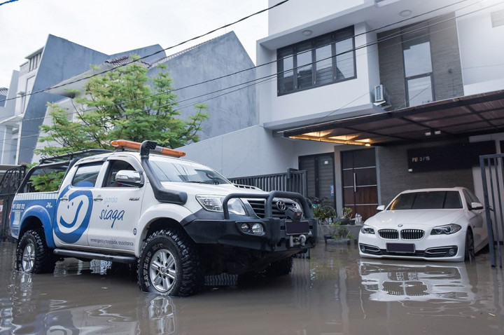 Mobil Terendam Banjir? Lakukan Hal Ini Supaya Klaim Asuransi Diterima