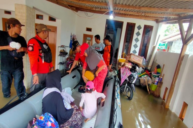 Populer Daerah, Petasan Meledak di Tangan Wakil Bupati Hingga Banjir Rendam Sejumlah Wilayah