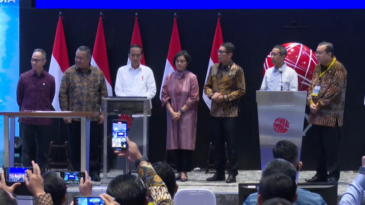 Dibuka Jokowi, IHSG Awal Tahun Malah <i>Nyungsep</i> ke 6.848