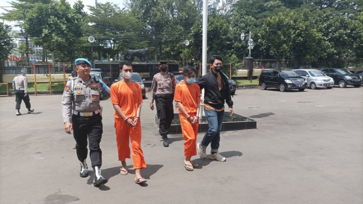 2 Pemuda Bacok Warga Pakai Senjata Tajam yang Terekam CCTV Ditangkap