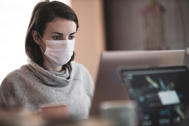 Menkes beberkan bagaimana masyarakat memakai masker setelah PPKM dicabut. (Foto: Ilustrasi/Dok. Unsplash.com)