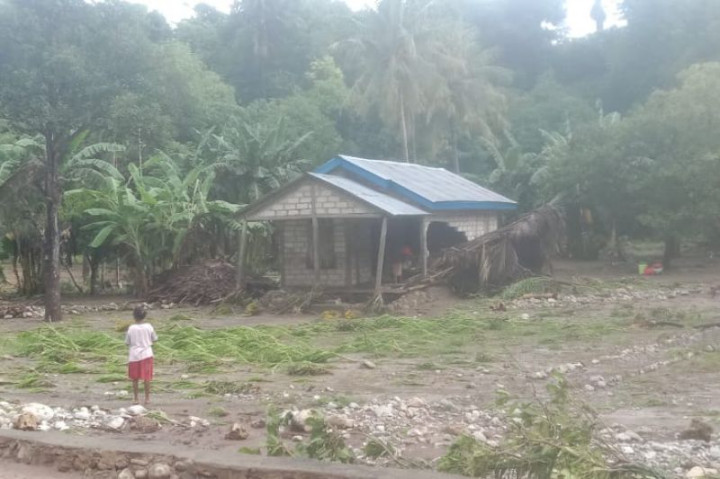 Puluhan Keluarga Korban Banjir Bandang Kupang Masih Mengungsi
