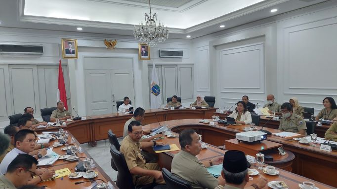 Atasi Banjir Rob di Jakut, Heru Gelar Rapim Pembangunan Tanggul NCICD
