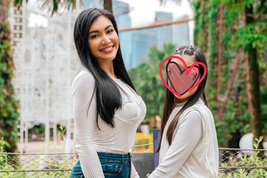 Haru! Denada Kenang Perjuangan Mendampingi Anak yang terkena Kanker