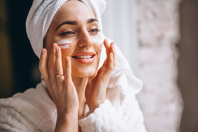 Retinoid dianggap sebagai bahan terbaik untuk mengurangi jerawat. Benarkah? (Foto: Ilustrasi/Dok. Freepik.com)