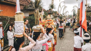 6 Rangkaian Kegiatan Tradisi Galungan dan Kuningan di Bali