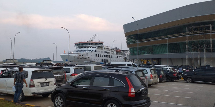 Truk Semen Tercebur di Dermaga VII Merak Berhasil Dievakuasi