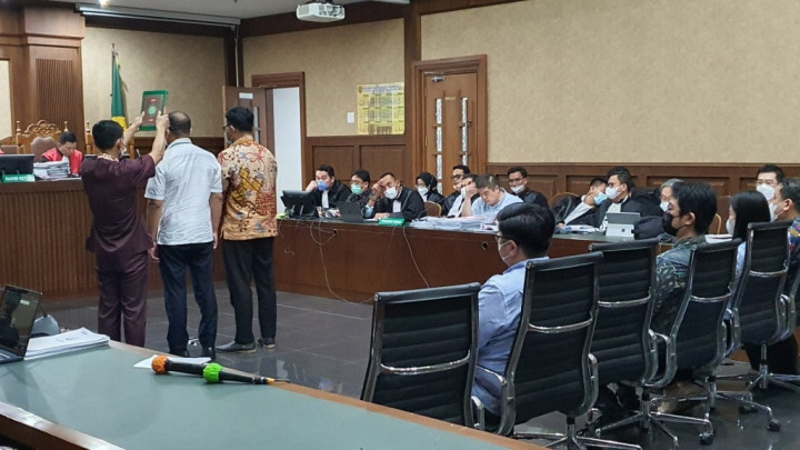 Terdakwa Kasus Korupsi CPO Dengarkan Vonis Besok