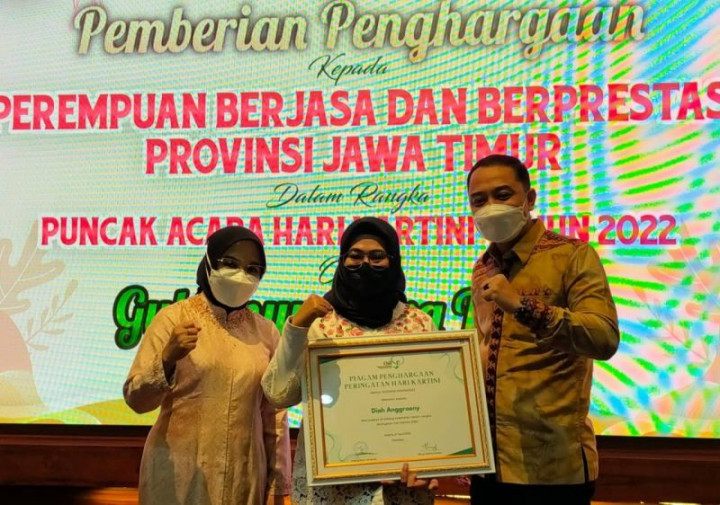 Banyak Berkontribusi untuk Anak Berkebutuhan Khusus, Dosen Unesa Ini Terima 2 Penghargaan