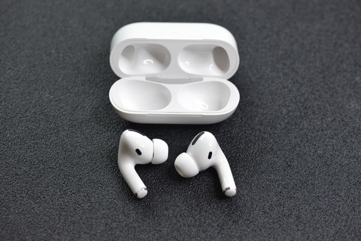 Apple Siapkan AirPods Lite untuk Bersaing dengan TWS Murah