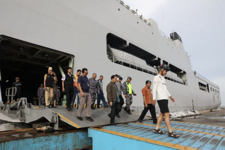 Hari Ini, Kapal Perang TNI AL Pasok Logistik ke Karimunjawa