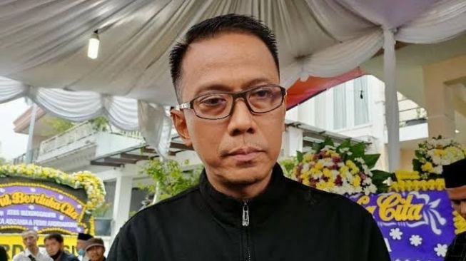 Doddy Sudrajat Asyik Bermesraan dengan Sahabat Vanessa Angel, Netizen Sewot