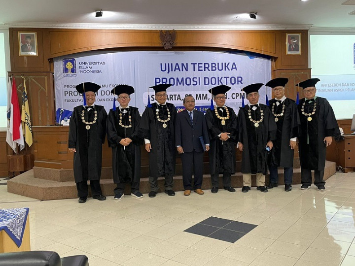 Dosen UNY Sunarta Raih Gelar Doktor Bidang Ilmu Ekonomi