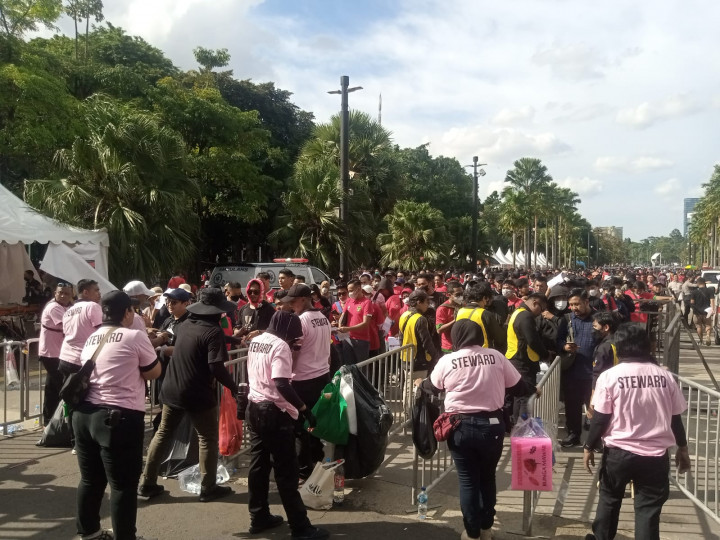 Jelang Indonesia vs Vietnam, Suporter Tuan Rumah Mengular Teratur di SUGBK