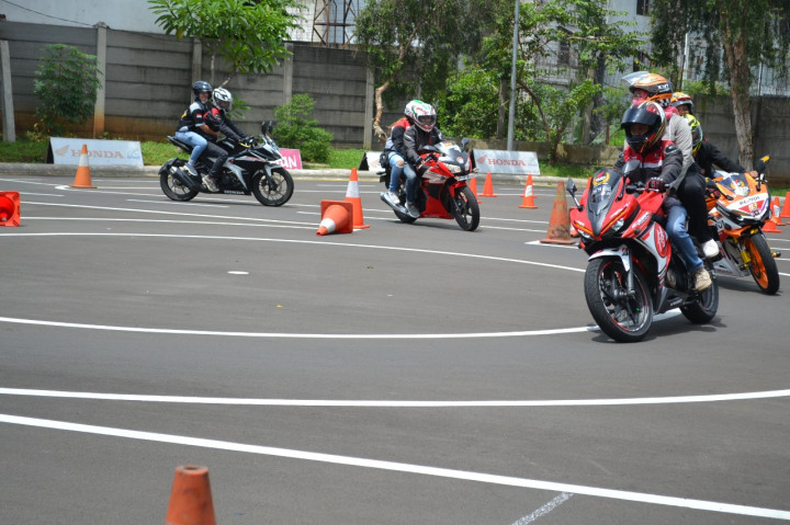 7 Resolusi Safety Riding di Tahun Baru, Apaan Tuh?