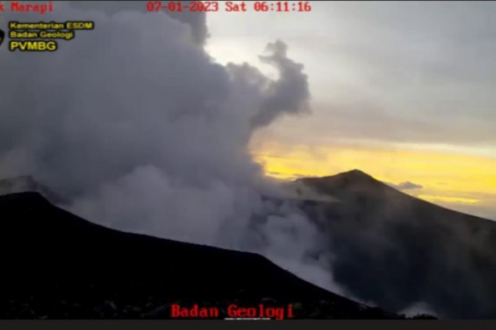 Puluhan Pendaki Berada di Gunung Marapi Saat Erupsi