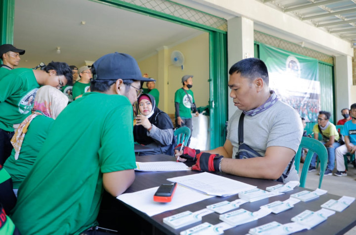 Sembako Murah Disebar Kajol Ganjar di Depok