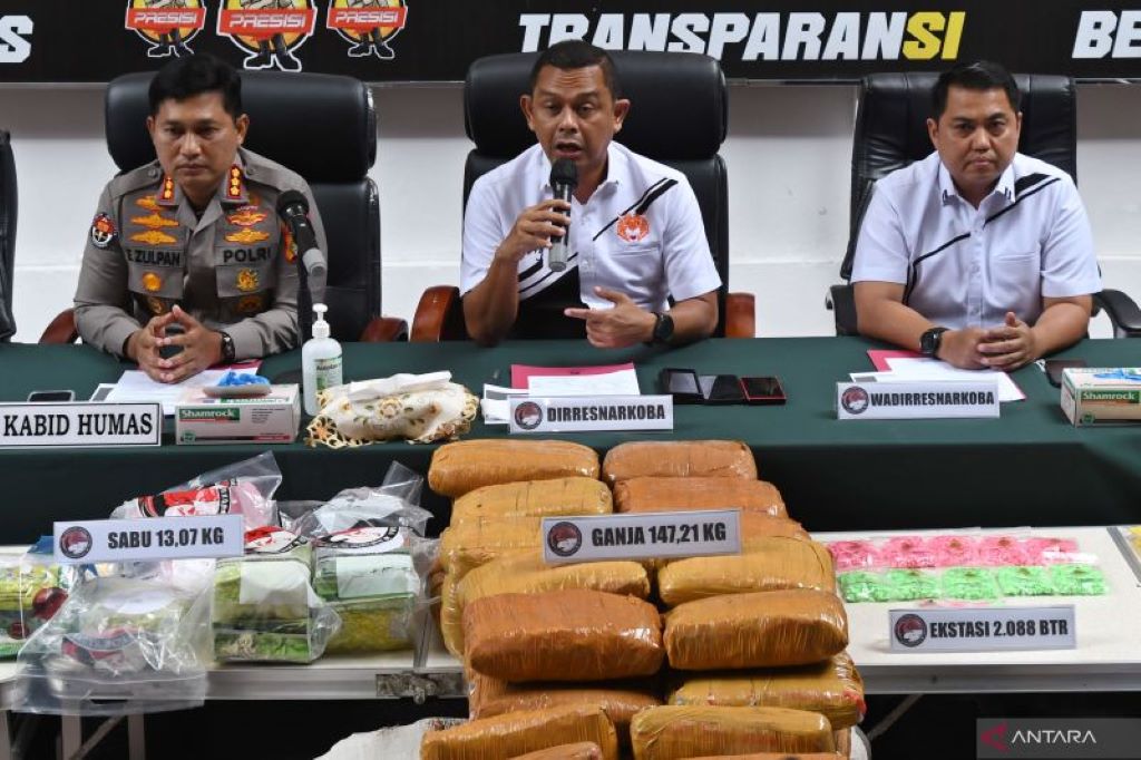 Dirnarkoba Polda Metro Jaya Kombes Mukti Juharsa (tengah). Foto: Antara
