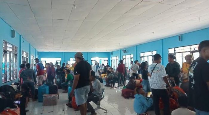 Puncak Arus Balik, Ratusan Penumpang Padati Pelabuhan Larantuka NTT