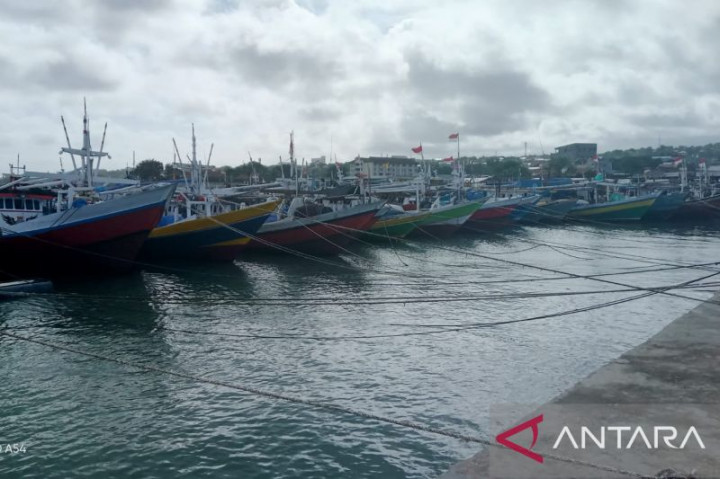 Nelayan di Kupang Belum Melaut Akibat Cuaca Buruk