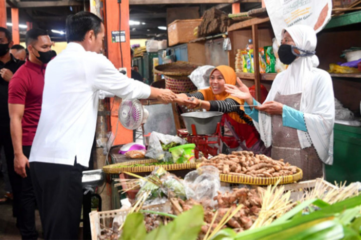 Presiden Tinjau Aktivitas Perdagangan di Pasar Sentul Yogyakarta
