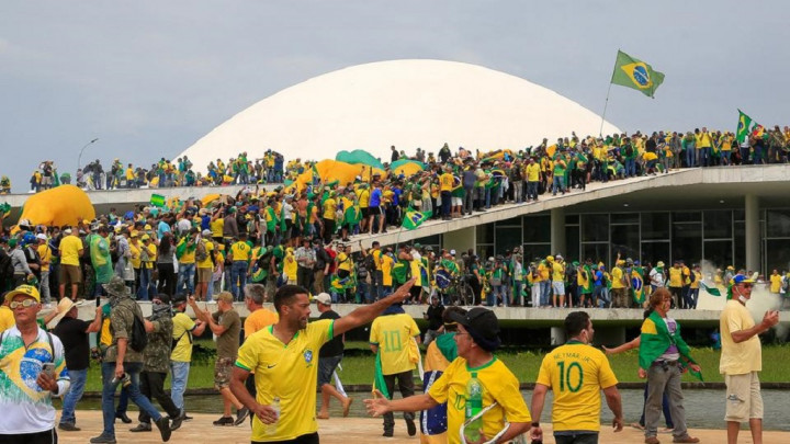 Pendukung Bolsonaro Serbu Kongres Brasil, Mirip Penyerbuan Capitol AS