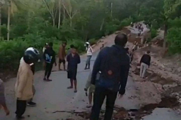 BPBD NTT Gerak Cepat Tangani Kerusakan Jalan Terdampak Gempa di TTS