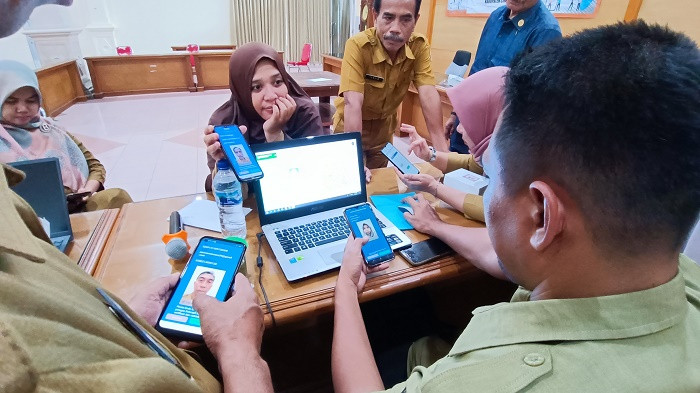 Ribuan Warga Cirebon Sudah Gunakan KTP Digital
