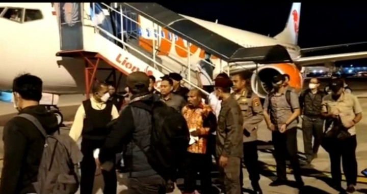 Lukas Enembe Tiba di Bandara Soetta Tidak Lewat Terminal Penumpang