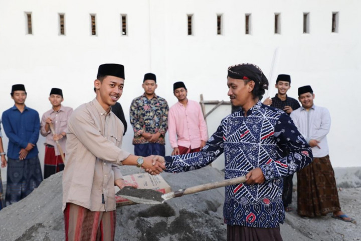Tingkatkan Kualitas Pendidikan Pesantren, Relawan Renovasi Asrama Santri di Tulungagung